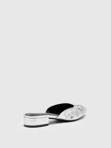 CUCCOO BIZCHIC Sandalias planas de punta puntiaguda con diseño floral metálico plateado para mujer, adecuadas para el transporte, cómodas y convenientes, de moda, vanguardistas, apropiadas para vacaciones y Navidad - Plateado - Ver 9