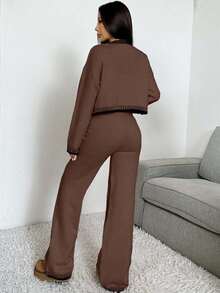 EURMUSE 2 pezzi Set di maglione e pantaloni in maglia con scollo a V, bottoni anteriori e maniche lunghe, con dettagli a contrasto - Castano - Visualizzare 2