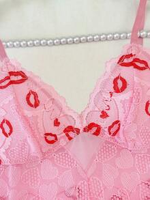 SHEIN Bộ đồ Valentine 2 món: Áo ngủ gợi cảm phối ren và lưới với viền lông mi, xẻ tà phía trước + quần lót G-string. - Hồng - Xem 5