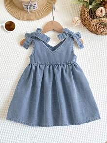 SHEIN Vintaside Kids 乡村风女婴无袖连衣裙，水洗浅蓝色，配有可拆卸蝴蝶结装饰，可爱俏皮，适合日常外出、休闲聚会、派对等场合，为春秋两季增添一抹亮丽色彩。 - 淺色水洗藍 - 查看 4