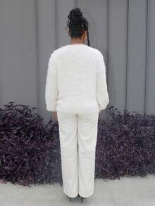 Steph T Elegancki, luksusowy, francuski sweter z norek z okrągłym dekoltem i haftem koralikowym