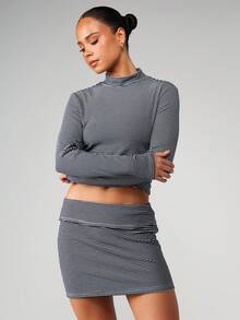 MISSGUIDED Conjunto de dos piezas con top corto de cuello alto de punto acanalado de manga larga y falda mini ajustada a juego - Azul y blanco - Ver 6