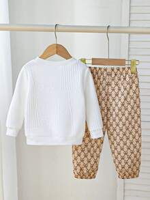 Infant/Toddler Boys' Classic Bear Pattern Embroidered & Letter Embroidered Crew Neck Textured Long Sleeve Top, And Patterned Cuffed Pants, Casual Versatile, Fashionable, Suitable For Spring, Autumn - Multicolor - View 2