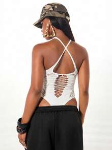 SUMWON WOMEN 露背吊带连体衣，激光切割细节，交叉后背带，适合节日穿着 - 白色 - 查看 3