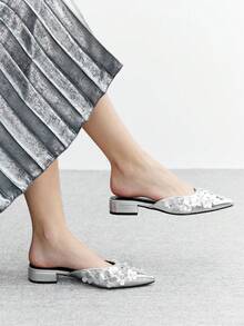 CUCCOO BIZCHIC Sandalias planas de punta puntiaguda con diseño floral metálico plateado para mujer, adecuadas para el transporte, cómodas y convenientes, de moda, vanguardistas, apropiadas para vacaciones y Navidad - Plateado - Ver 5