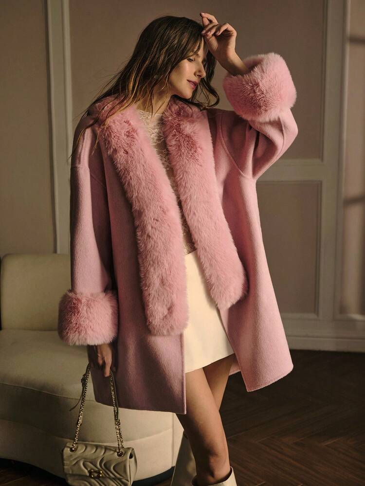 ABRIGO LARGO DE PIEL SINTÉTICA CONTRASTANTE