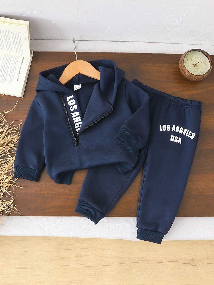SHEIN 男婴字母印花连帽卫衣和松紧腰字母印花裤两件套，适合外出、休闲穿着，秋冬季节，男婴套装，灰色卫衣套装 - 藍色 - 查看 1