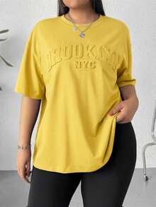 SHEIN EZwear 大码女式字母压纹布鲁克林T恤 - 黃色 - 查看 3