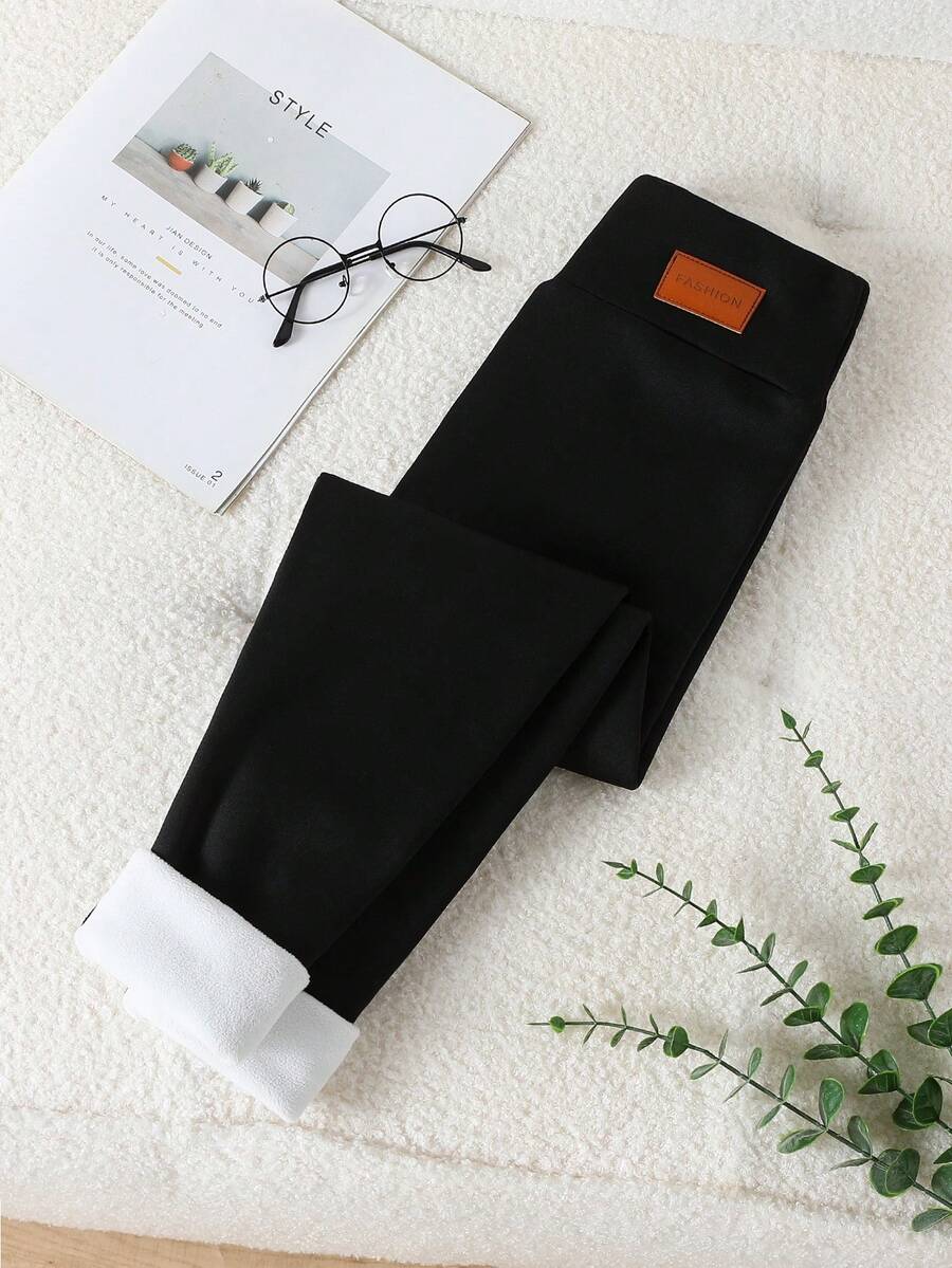 Quần legging giữ nhiệt cho bé gái tuổi teen - Màu đen. Quần legging giữ nhiệt màu đen cổ điển, chất liệu giữ nhiệt, cạp cao, dáng ôm. Phong cách mạng xã hội, cổ điển, thiết yếu cho kỳ nghỉ năm mới 2026, mùa thu đông, quần legging giữ nhiệt cho bé gái tuổi teen. - màu đen - Xem 1