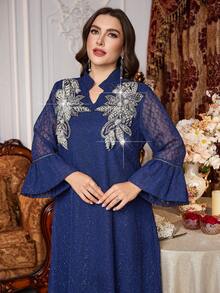 Layrah 大码女士优雅长袖连衣裙，饰有奢华的钻石、亮片和亮片点缀的领口、袖口和下摆，并采用传统的土耳其/阿拉伯刺绣工艺。 - 藏蓝色 - 查看 4