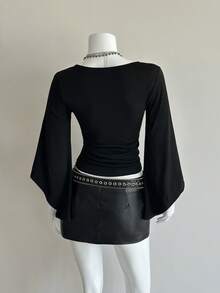 EgrlEra 深V领性感喇叭袖紧身T恤 - 黑色 - 查看 2