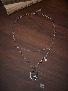 HARRY POTTER X SHEIN ¡Collar con colgante de casa! Colgante tipo insignia de estilo universitario, collar atmosférico versátil para otoño/invierno - Plateado - Ver 2
