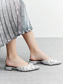 CUCCOO BIZCHIC Sandalias planas de punta puntiaguda con diseño floral metálico plateado para mujer, adecuadas para el transporte, cómodas y convenientes, de moda, vanguardistas, apropiadas para vacaciones y Navidad - Plateado - Ver 3