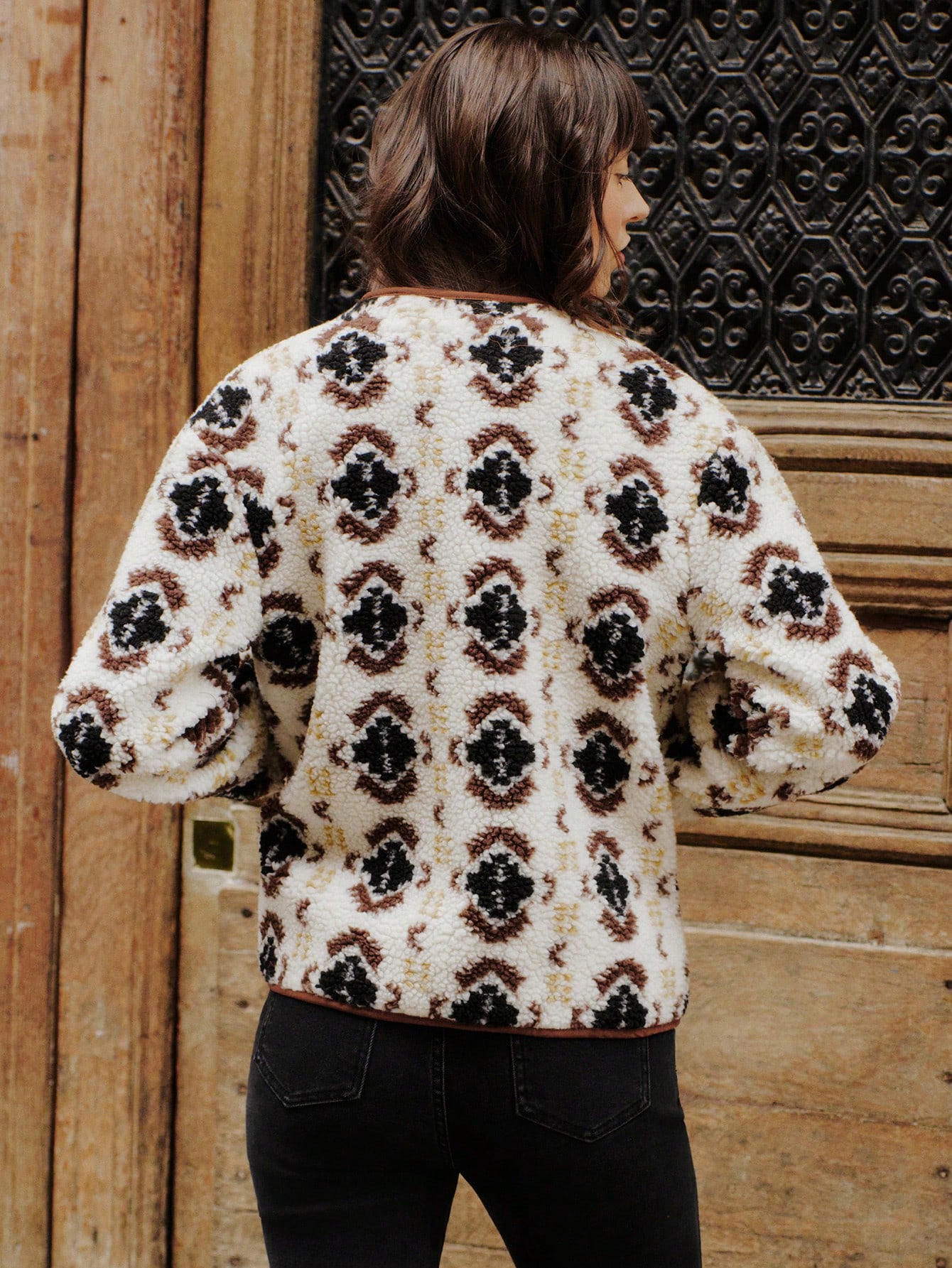 Chaqueta de sherpa con estampado floral crema con ribete de contraste y cierre de botón a presión, ropa de mujer para otoño, invierno y primavera, chaquetas de mujer para primavera e invierno, chaquetas cortas para mujer, chaquetas cortas, chaqueta bomber, estilo francés, estilo parisino