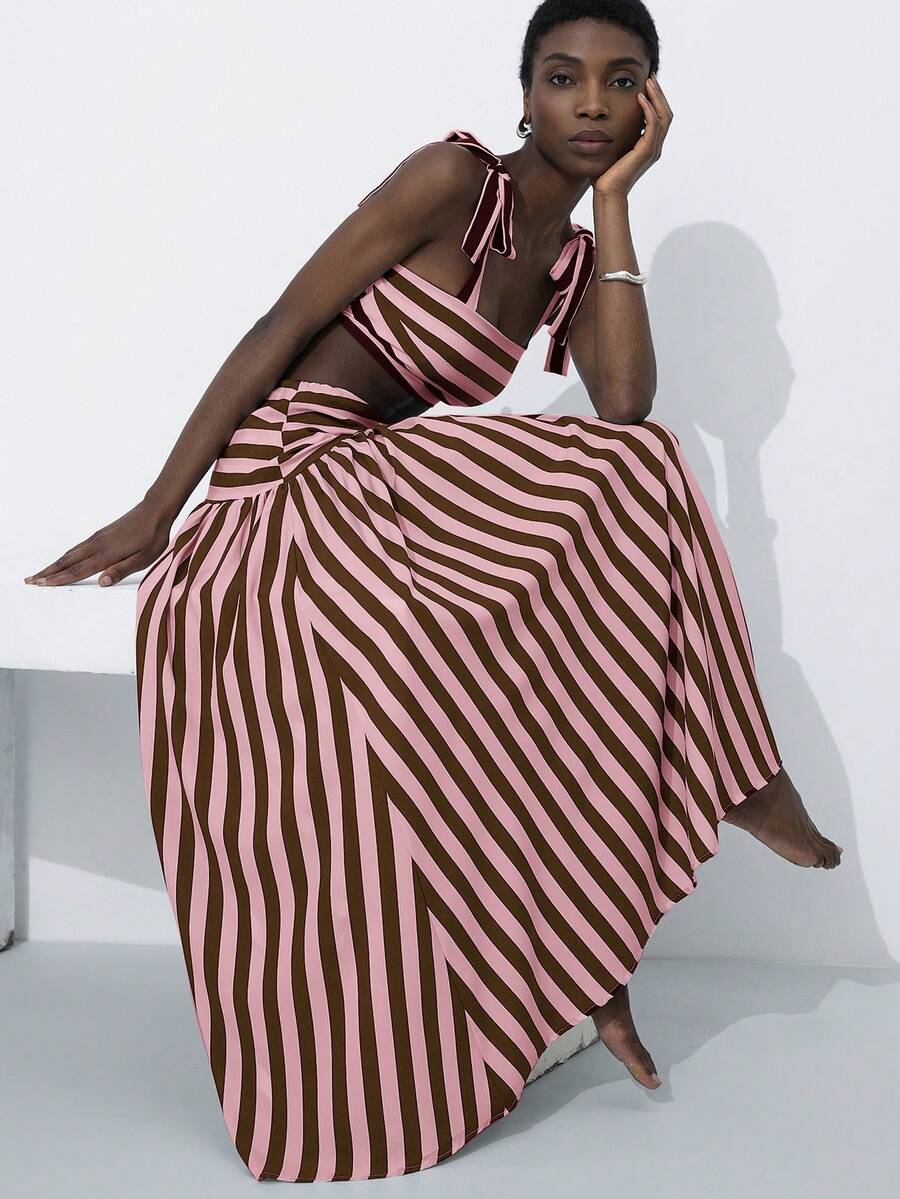 Aveloria Modichic 新款时尚度假沙滩风女士性感经典撞色条纹抹胸蝴蝶结吊带露脐上衣搭配高腰半裙，两件套 - 棕色 - 查看 1