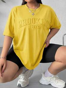 SHEIN EZwear 大码女式字母压纹布鲁克林T恤 - 黃色 - 查看 4