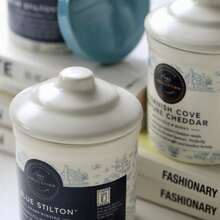 Cirelle 陶瓷香薰蜡烛 - 大豆蜡材质，燃烧时间长达120小时，防风盖，无烟，适合居家使用，复古设计，放松身心的礼物之选。 - 彩色 - 查看 10