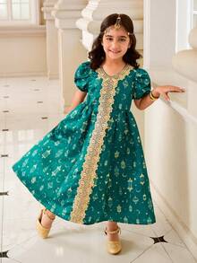 SHEIN 1 pieza Vestido maxi elegante de estilo vintage del Medio Oriente para fiesta y cumpleaños, con estampado de estrellas y lunas sobre base verde, con adornos florales dorados y mangas abultadas, corte holgado y línea A para niñas - Verde Oscuro - Ver 7