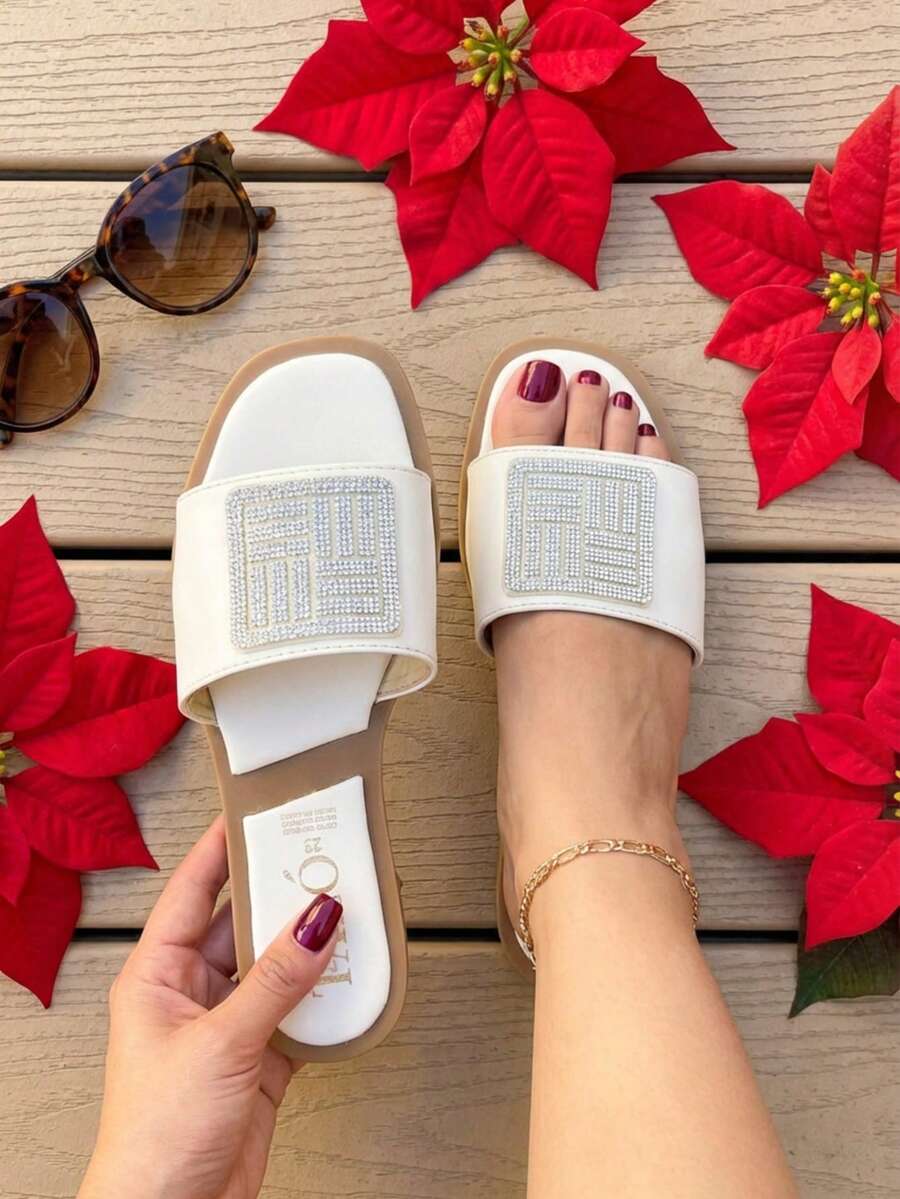 Sandalias planas blancas con pedrería para mujer. Calzado sin cordones con punta abierta para un estilo chic y cómodo para el día a día. - Blanco - Ver 1