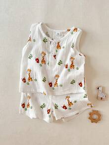 SHEIN 2件套男婴圆领纽扣短袖上衣和鹿纹短裤套装，可爱休闲春夏装