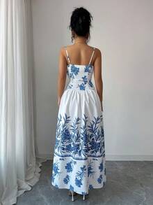 SHEIN Elenzya 优雅浪漫度假风白色底蓝色印花吊带连衣裙（女款） - 藍白色 - 查看 2