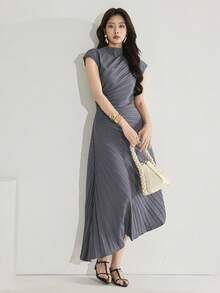 Heiryn Đầm nữ màu trơn cổ đứng tay ngắn xếp ly dáng dài ngang gối thanh lịch - Xám - Xem 4