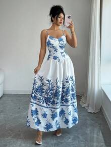 SHEIN Elenzya 优雅浪漫度假风白色底蓝色印花吊带连衣裙（女款） - 藍白色 - 查看 1