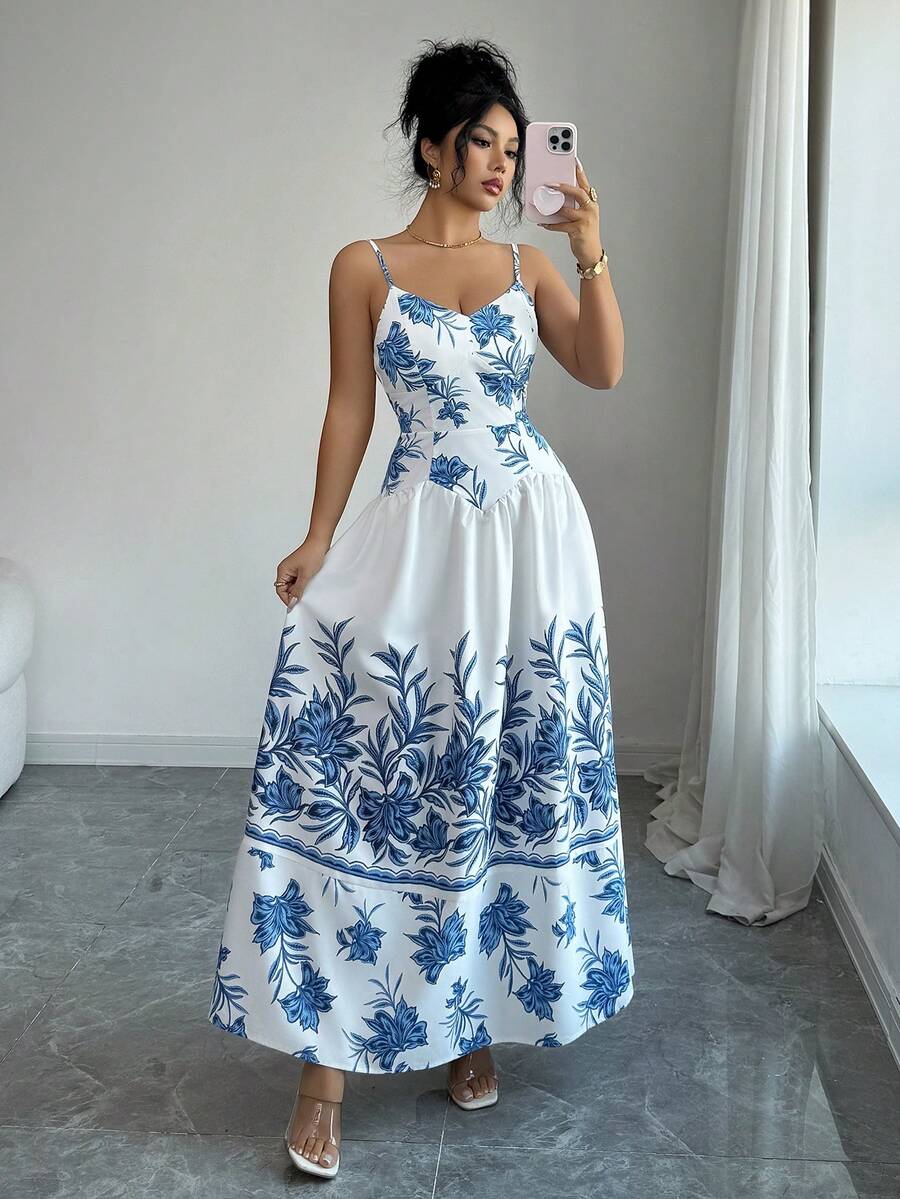 SHEIN Elenzya 优雅浪漫度假风白色底蓝色印花吊带连衣裙(女款) - 藍白色 - 查看 1