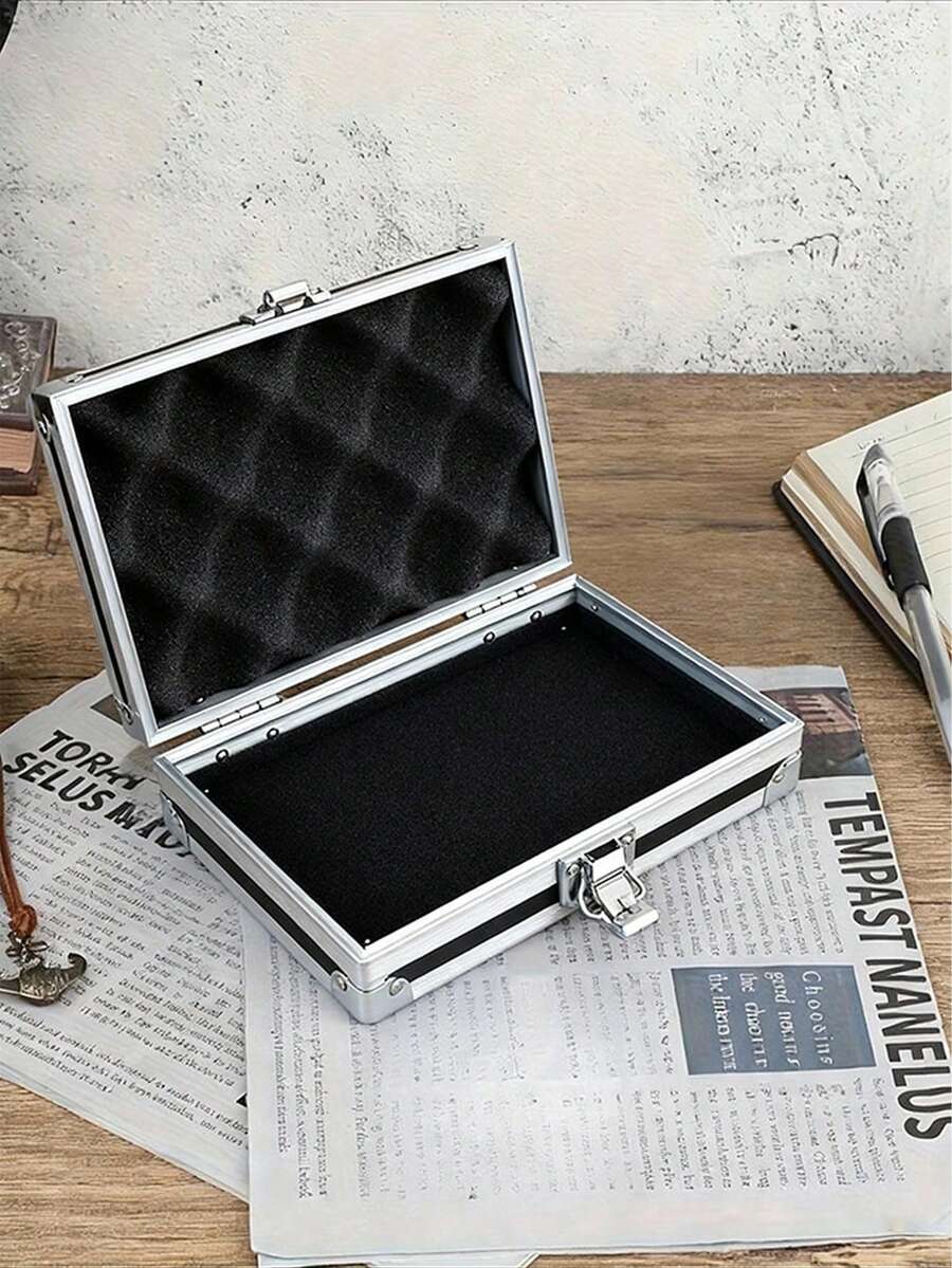 1个可上锁铝制收纳盒 - 黑色多功能安全收纳盒，可存放珠宝、现金、硬币、银行卡和钥匙 - 适用于家庭、办公室、旅行的便携式隐藏式安全收纳盒 - 设计紧凑，结构坚固，采用优质金属，安全隐蔽，专为注重安全的用户设计的珠宝盒