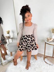 SHEIN Bộ 2 món cho bé gái gồm áo len và chân váy họa tiết da báo và hoa nhí, trang phục thường ngày thời trang và đa năng. - Màu Khaki - Xem 4