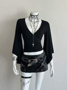 EgrlEra 深V领性感喇叭袖紧身T恤 - 黑色 - 查看 6