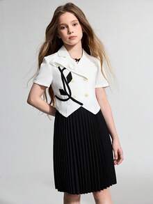 Maija Kids Maija Kids Conjunto informal de blusa de manga corta con decoración floral de color contrastante y minifalda para niña preadolescente - Blanco y Negro - Ver 5
