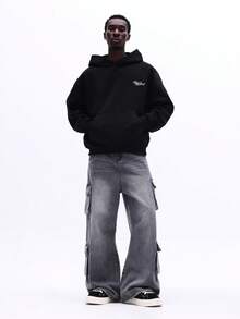 SUMWON 男士宽松黑色套头连帽衫，带中央口袋和抽绳帽，适合休闲冬季街头穿着 - 黑色 - 查看 8