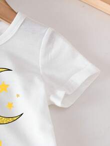 SHEIN 2件組女嬰可愛白色夏季卡通上衣與碎花喇叭褲，生日嬰兒阿拉伯風活潑優雅日常穿著套裝 - 白色 - 查看 4