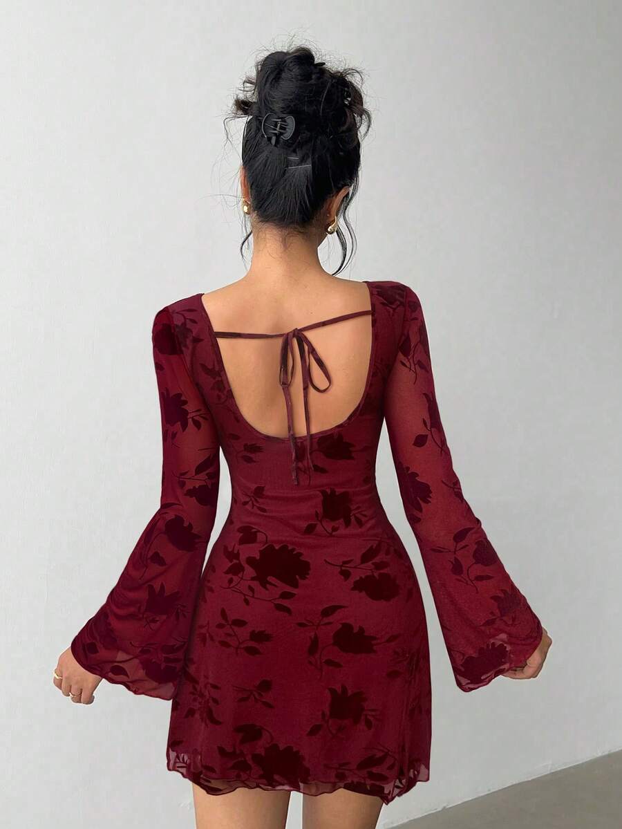 Aloruh 女士优雅春季长袖修身A字迷你连衣裙,性感露背喇叭袖修身款 - 酒紅色 - 查看 1