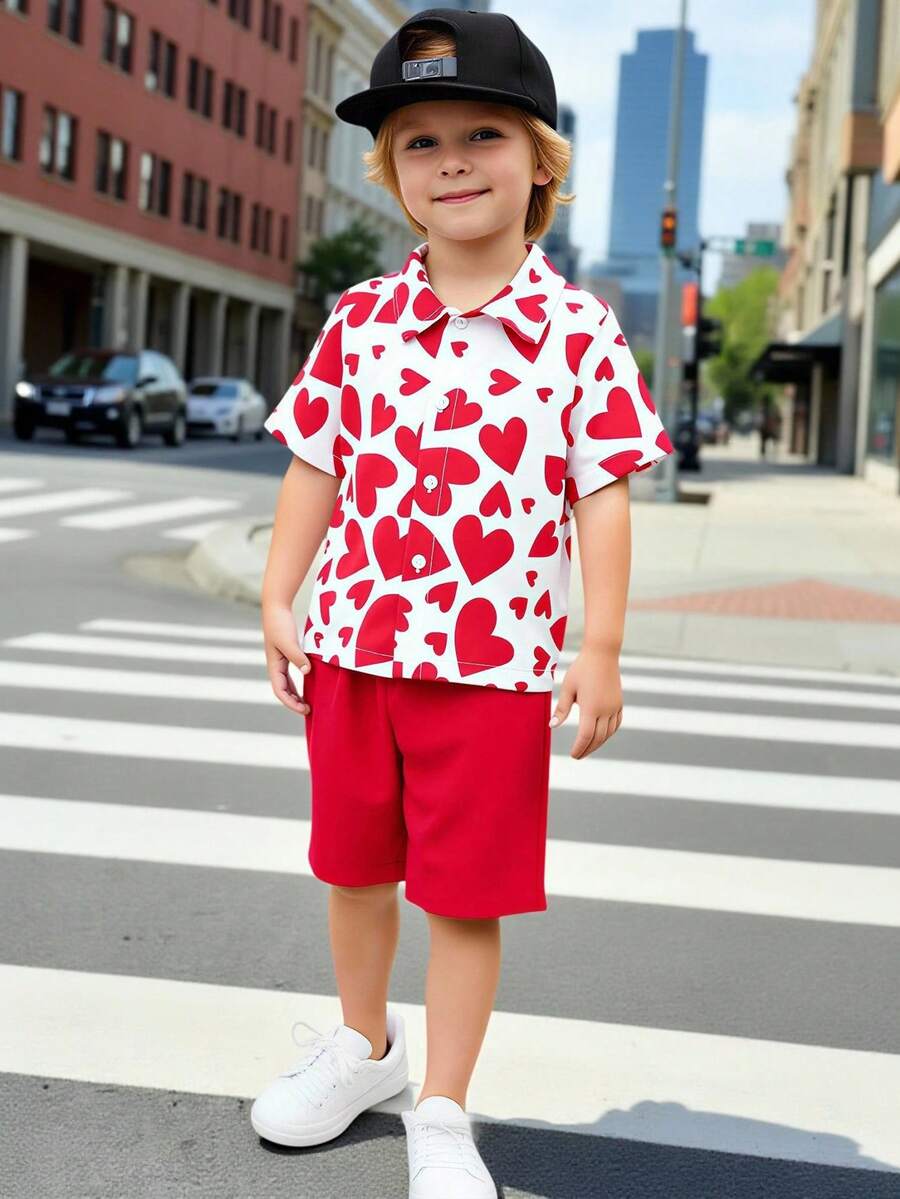 Genkimix Kids 两件套男童POLO衫，白色短袖，红色爱心印花，搭配红色运动短裤，活泼可爱，爱心印花设计充满童趣，适合圣诞节、情人节等节日，也适合日常休闲穿着，夏季亦可。 - 紅色 - 查看 1
