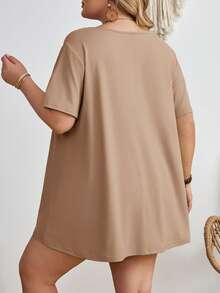 SHEIN CURVE+ 大码曲线/秋季服装/女士秋季服装/女士冬季服装/冬季服装大码休闲宽松纯色短袖T恤，舒适简约，适合日常穿着 - 鏽棕色 - 查看 2