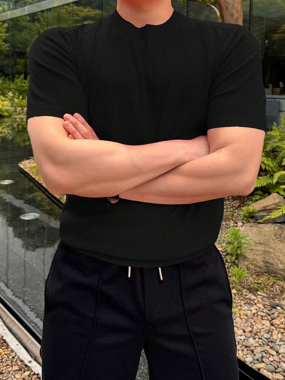 Men's Solid Black Crew Neck Knit Sweater, Spring/Summer