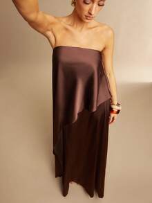 Silquee 这款女士醋酸纤维缎面无肩带上衣采用不对称下摆设计。优雅飘逸的棕色缎面无肩带上衣，简约的设计使其成为春夏的理想之选，尤其适合派对和宴会等场合。纯色设计也使其成为情人节、约会、婚礼、晚间外出和浪漫之旅的完美之选。这款上衣散发着既干练又柔美的魅力，是时尚的夏季上衣和度假必备单品。 - 咖啡棕 - 查看 3