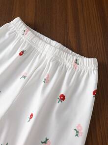 SHEIN Vintaside Kids Bộ đồ ngủ 2 món dễ thương và thanh lịch cho bé gái, chất liệu vải dệt kim mềm mại, thoải mái, họa tiết hoa nhí thêu hình vịt và thỏ hoạt hình, gồm áo khoác ngắn tay và quần dài. - Nhiều màu - Xem 6