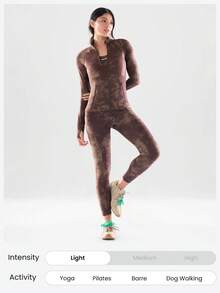 GLOWMODE Áo khoác dài tay FeatherFit™ Slim-It Streamline Performance với túi khóa kéo an toàn, thích hợp cho yoga và mặc hàng ngày, phù hợp cho mùa xuân và hè. - Màu nâu Sô-cô-la - Xem 5