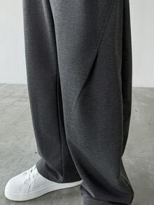 HUEFORM 男士宽松休闲褶皱运动裤，适合日常休闲穿着、周末外出、聚会等场合。这款裤子是男士衣橱中不可或缺的百搭单品，也是送给男友或丈夫的绝佳礼物。 - 深灰色 - 查看 4