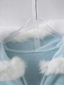 GlowEve CURVE Áo khoác cardigan dệt kim có mũ màu trắng kem, thanh lịch và dịu dàng, cỡ lớn, thích hợp cho mùa thu/đông. Vành mũ bông xù tạo thêm nét ngọt ngào, thiết kế khóa kéo đơn giản và tiện dụng, dễ dàng tạo nên phong cách ấm áp và thư thái cho mùa thu/đông. - Màu xanh lam - Xem 5