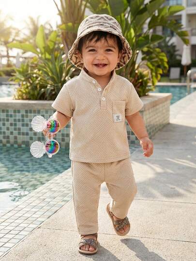 2件套男婴纯色半开襟短袖几何印花休闲夏季polo衫和裤子套装，男婴夏季套装，男婴休闲套装，男婴纹理套装