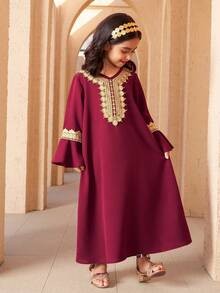 Girls' Traditional Arabic Dress: Burgundy Base With Golden Lace Embroidery, V-Neck + Flare Sleeves, Elegant And Graceful, Suitable For Festive Occasions, Ramadan Family Gatherings - Burgundy - View 8