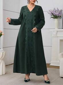 Al Najma Robe décontractée élégante à manches longues, col en V, avec volants, coupe ample et couleur unie - Vert sapin - Voir 7