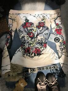 Glimmora Y2K露肩印花女式T恤，时尚百搭，适合音乐节、派对、朋克风等场合，是送给兄弟姐妹的绝佳礼物，可爱又充满2000年代复古风情。 - 彩色 - 查看 1