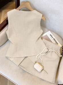 GlowEve CURVE Ensemble 2 pièces grande taille pour femmes - Gilet sans manches avec boutons et short, convient pour le trajet et les activités extérieures - Nude - Voir 2