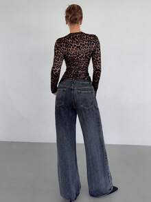 Siren Gaze 秋冬新款时尚豹纹金属纽扣修身女式T恤 - 棕色 - 查看 2