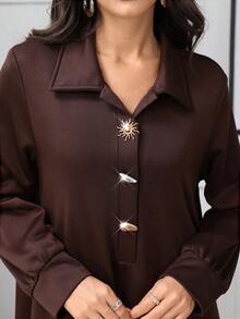 Seusyu Váy nữ thanh lịch màu trơn có cổ bẻ, khóa kim loại trang trí và viền xòe, tay dài - màu nâu - Xem 7